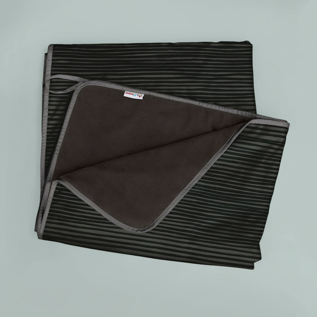 Lifesaver_XXL_-_Black_Lines_Print_001