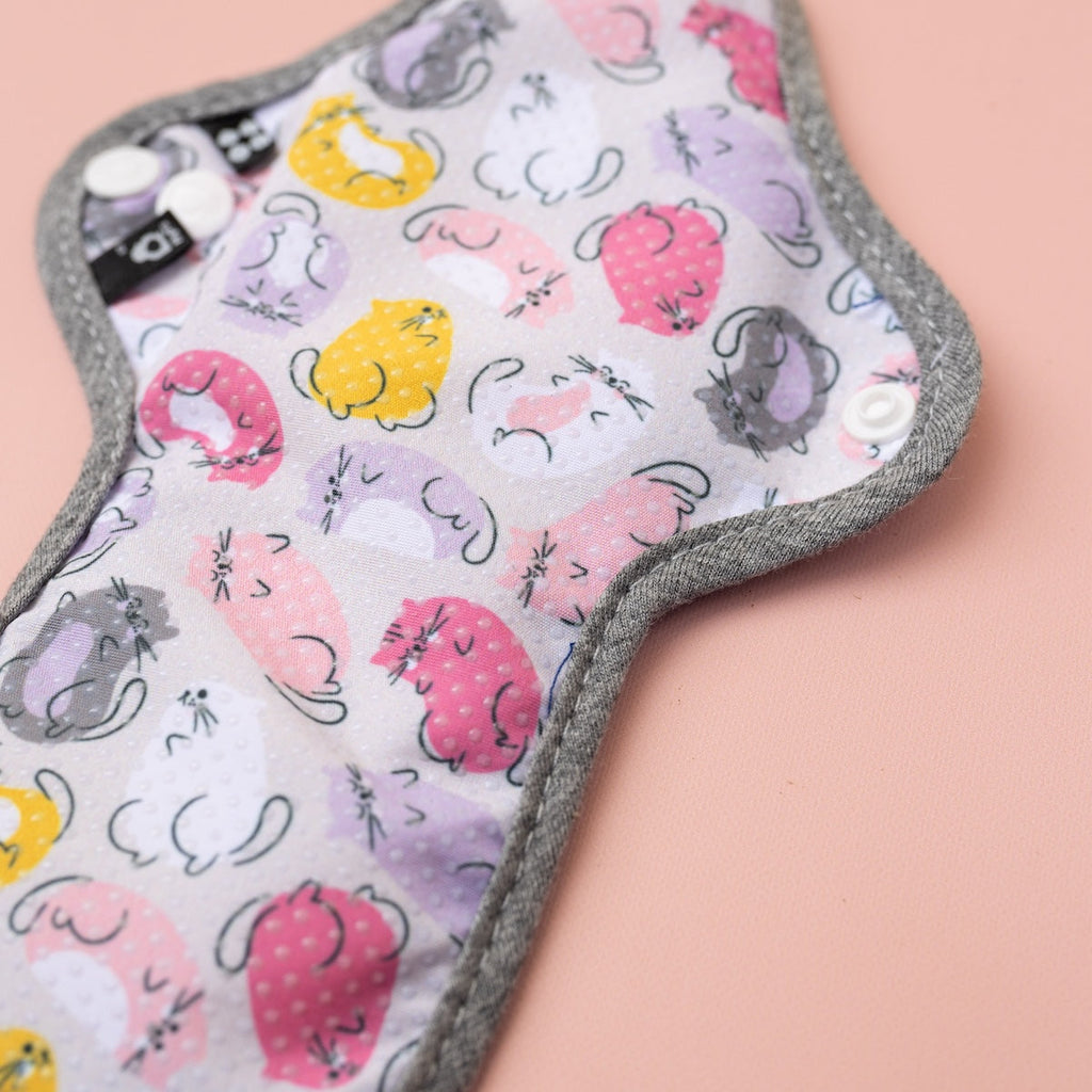 Image for HyPs Teen Reusable Pads - size Heavy, design Jelly Kitties